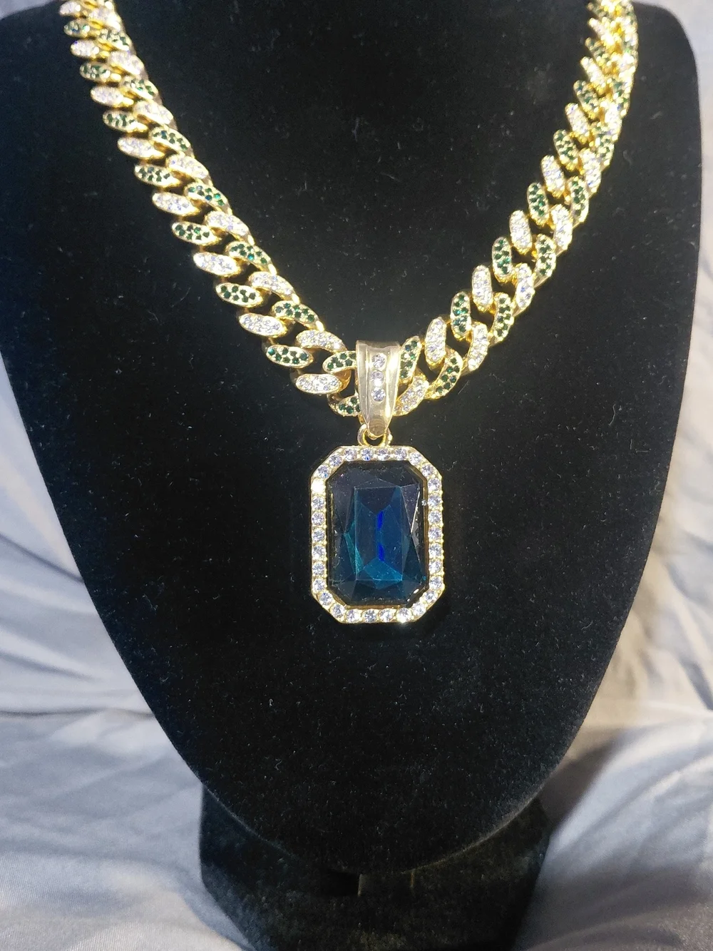 N/A elegant gold
